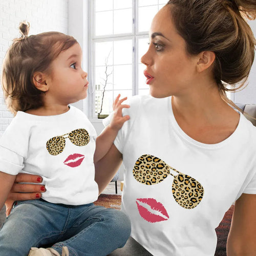Eye Lashes Red Lips Print Mother and Daughter T-shirt